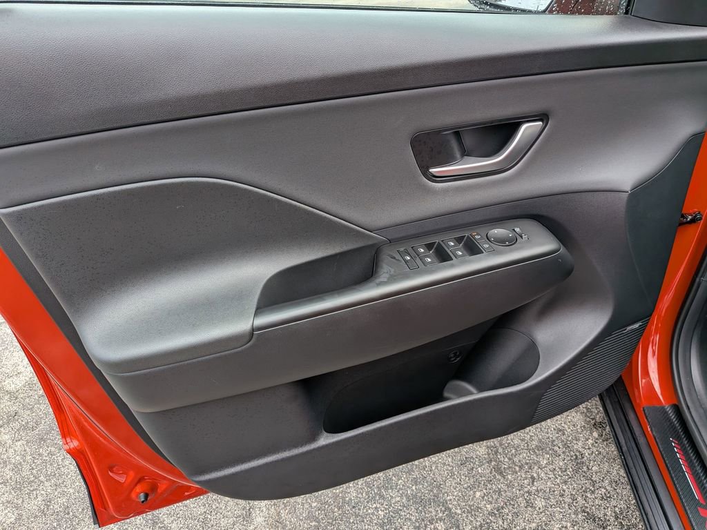 Used 2024 Hyundai Kona Limited image 11