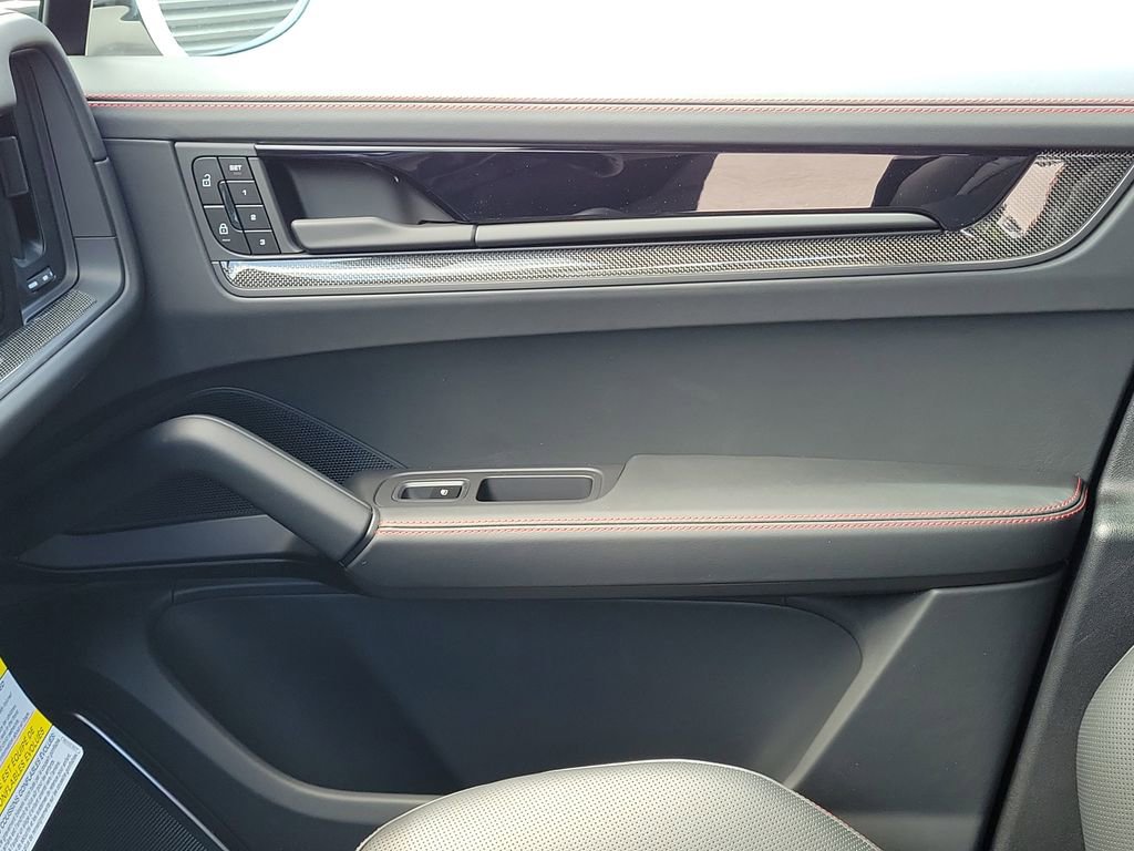 New 2026 Porsche Cayenne GTS AWD/4WD image 23