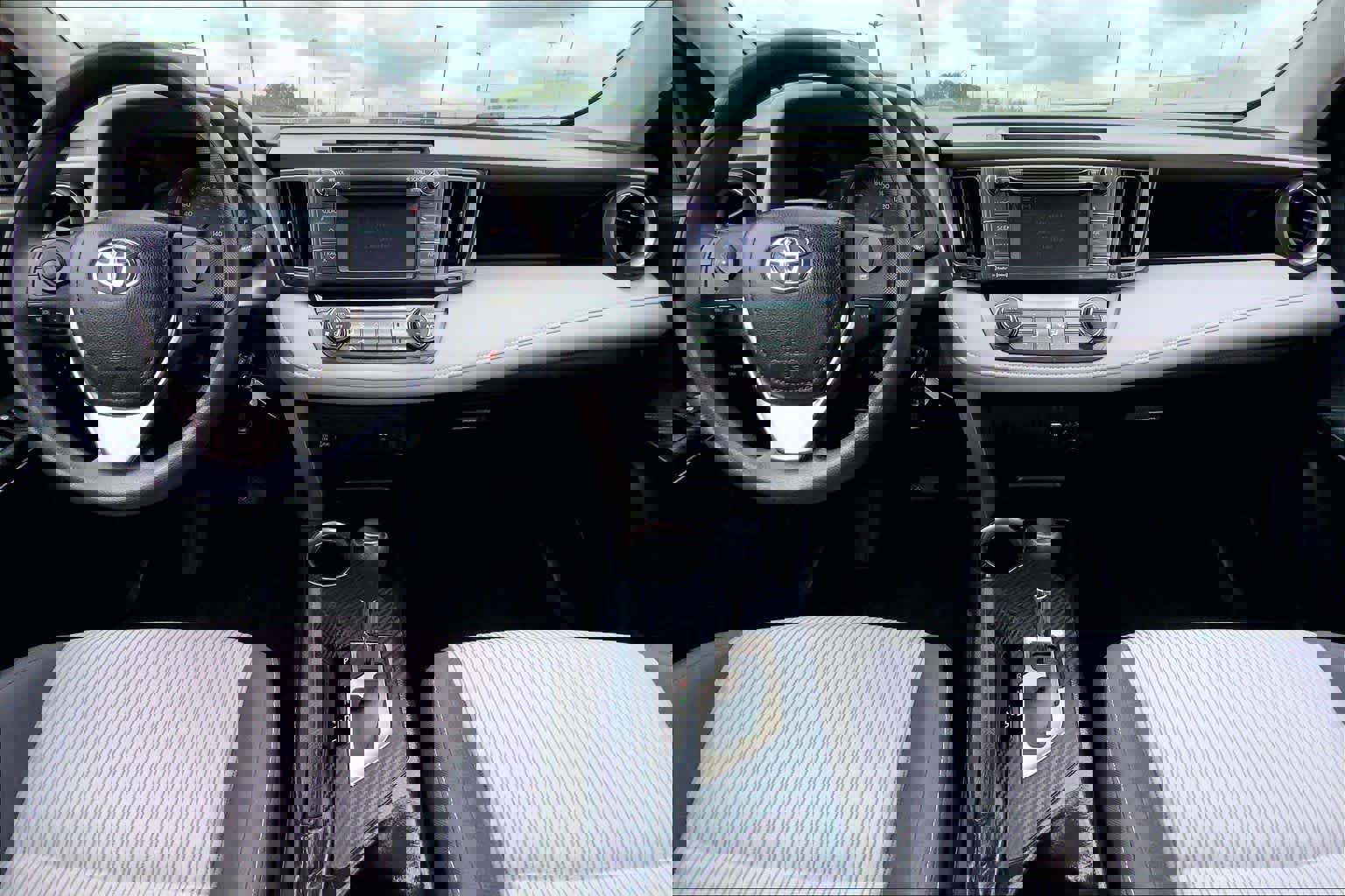 Used 2013 Toyota RAV4 XLE image 15