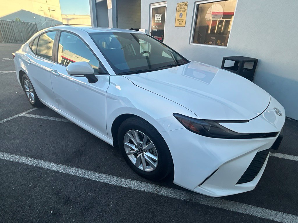 Used 2025 Toyota Camry LE FWD image 9