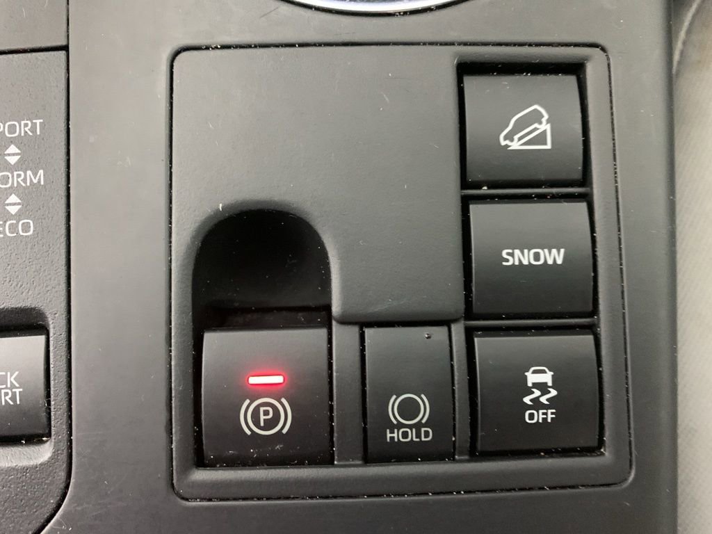 Used 2023 Toyota Highlander LE image 28