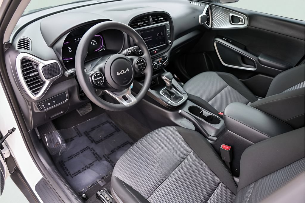 Used 2023 Kia Soul LX w/ LX Technology Package FWD image 13