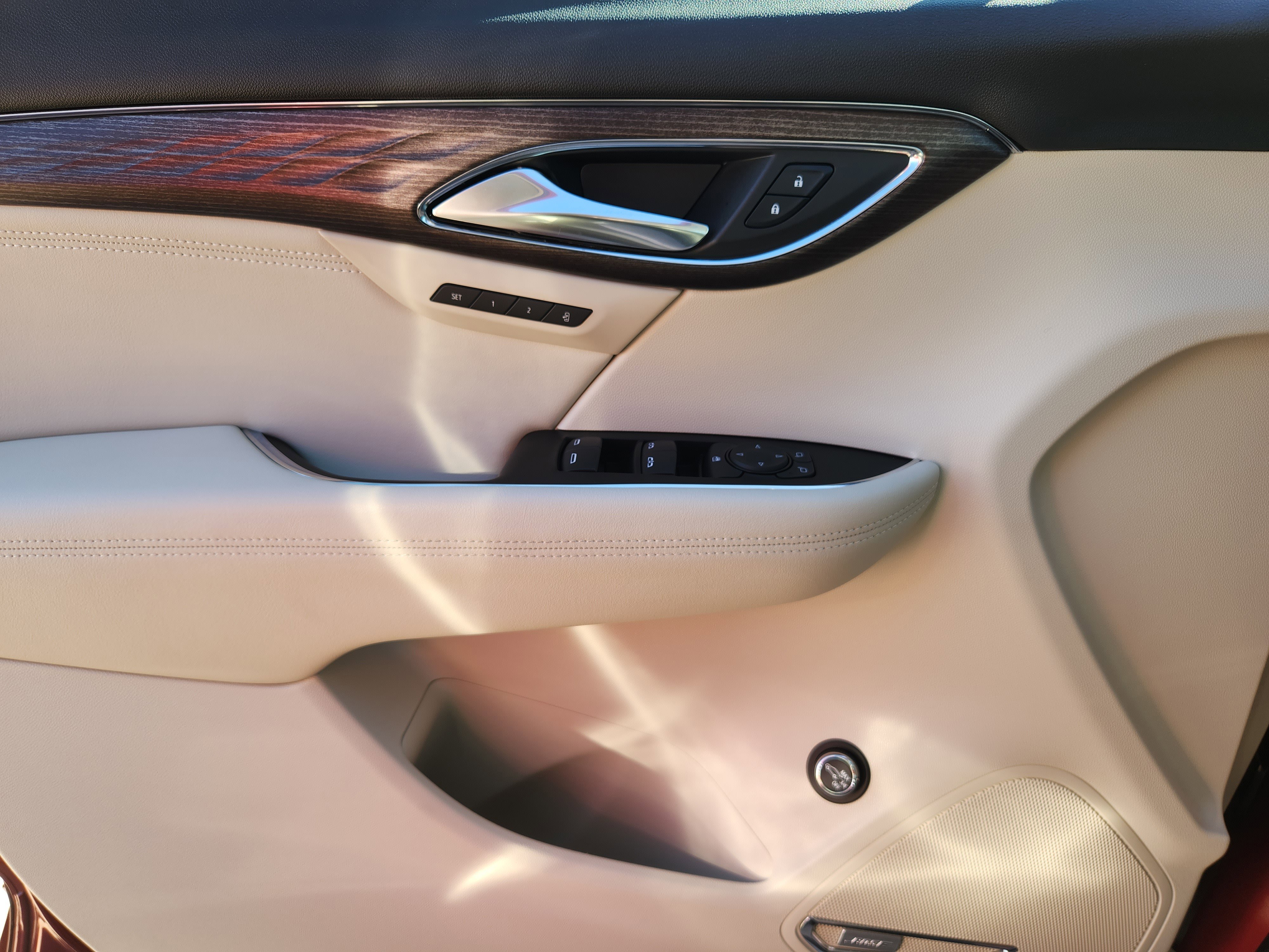 Used 2023 Buick Envision Avenir image 25