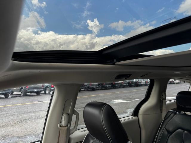 Used 2023 Chrysler Pacifica Limited image 39