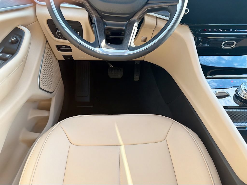 New 2026 Jeep Grand Cherokee Limited AWD/4WD image 17