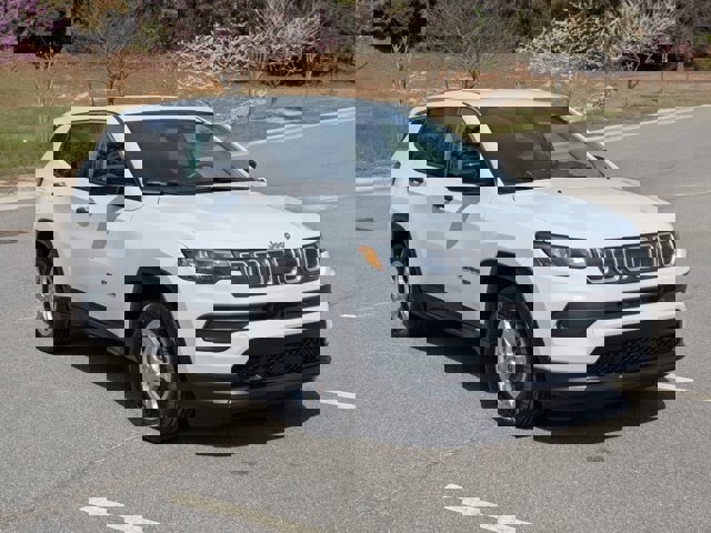 Used 2022 Jeep Compass Sport image 2