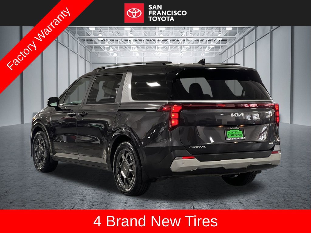 Used 2025 Kia Carnival EX FWD image 3