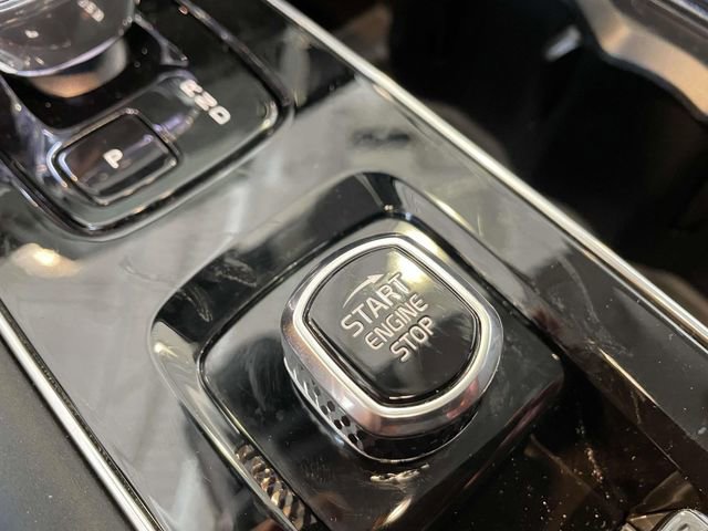 Used 2025 Volvo XC90 B6 Plus image 14