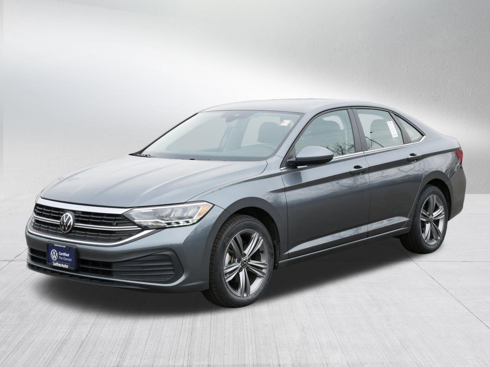 Certified 2024 Volkswagen Jetta SE image 3