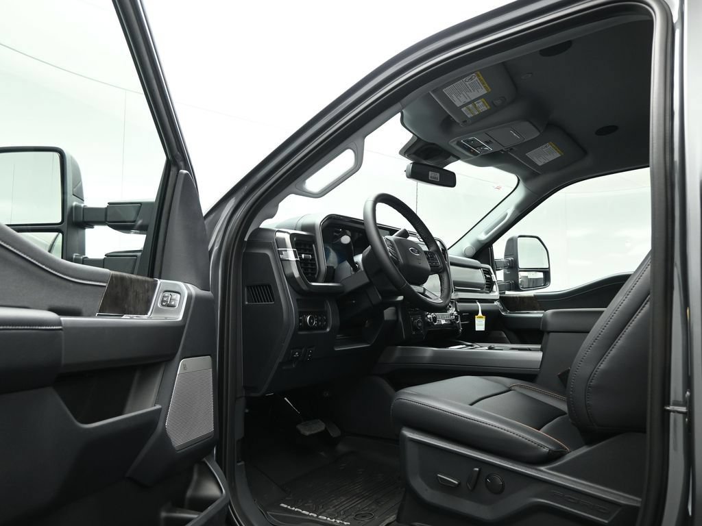 New 2026 Ford F250 Lariat w/ Black Appearance Package AWD/4WD image 8
