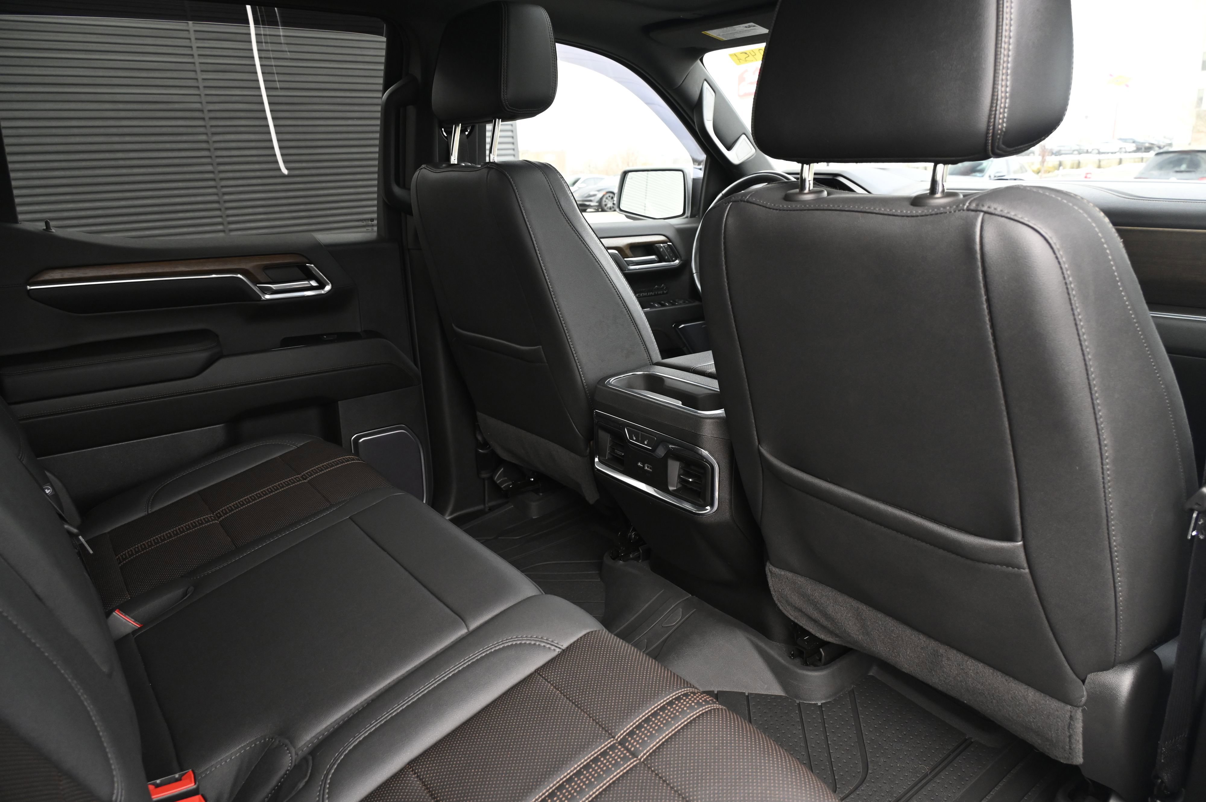 Used 2023 Chevrolet Silverado 1500 High Country w/ Technology Package image 18