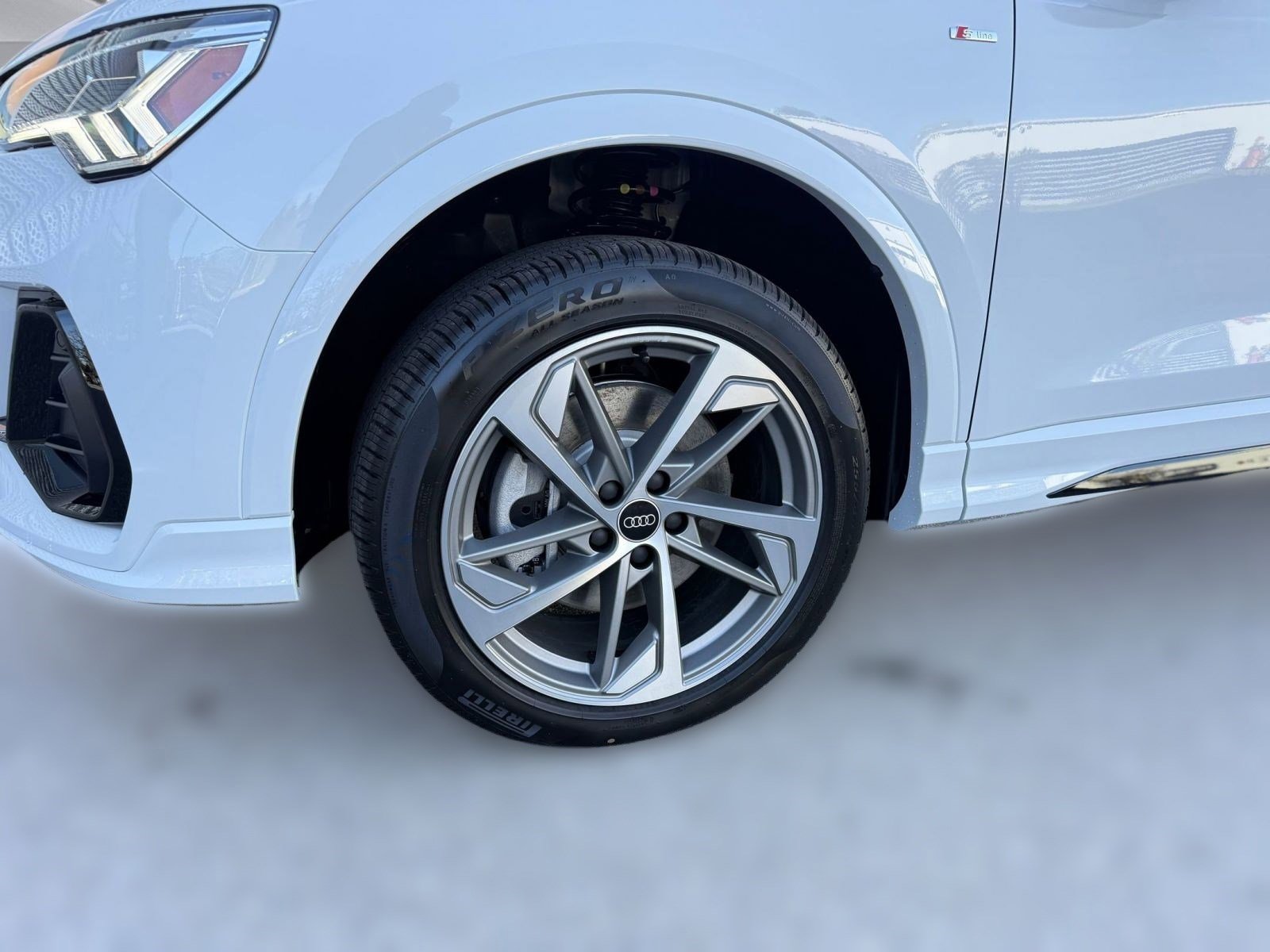 New 2025 Audi Q3 2.0T Premium image 11