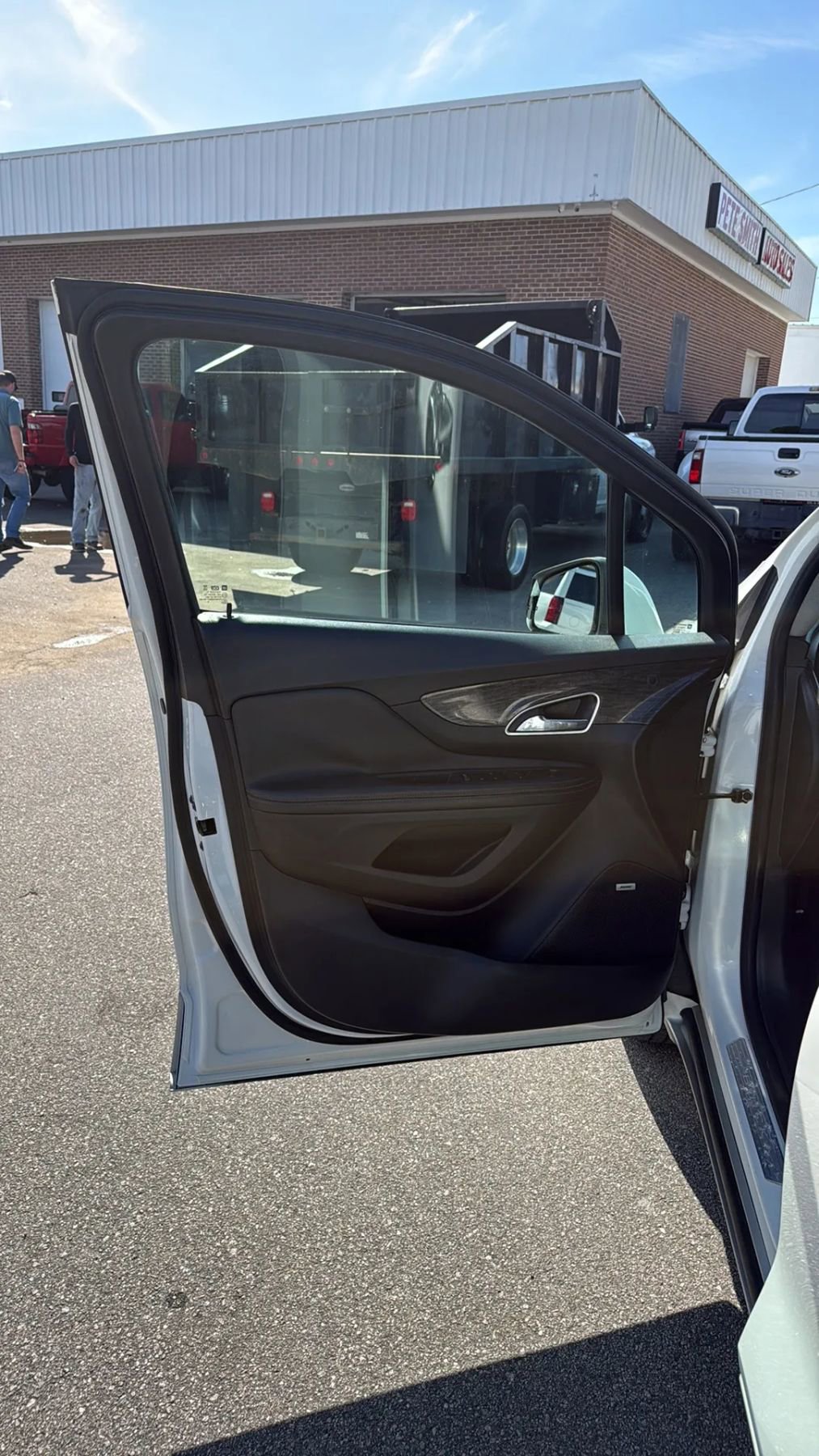 Used 2015 Buick Encore Premium w/ Experience Buick Package image 39