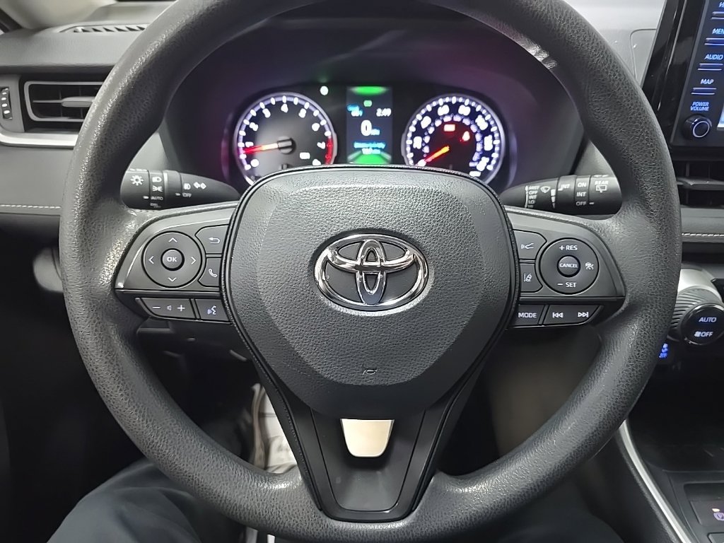 Used 2019 Toyota RAV4 XLE AWD/4WD image 19