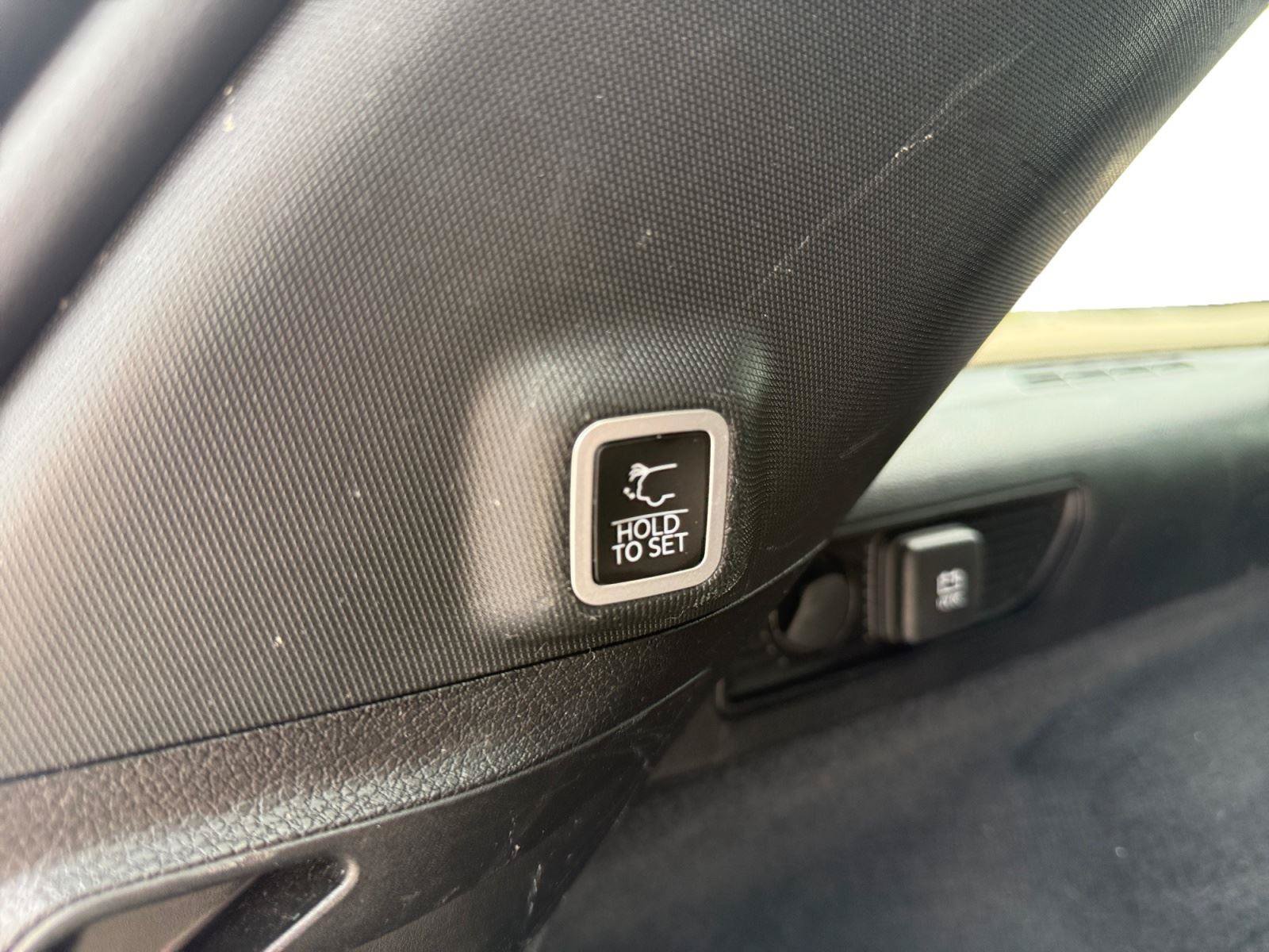 Used 2023 Jeep Grand Cherokee Overland AWD/4WD image 24