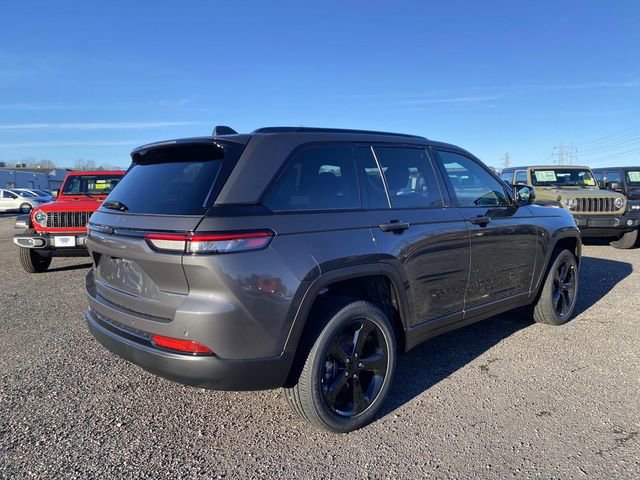 New 2025 Jeep Grand Cherokee Laredo image 3