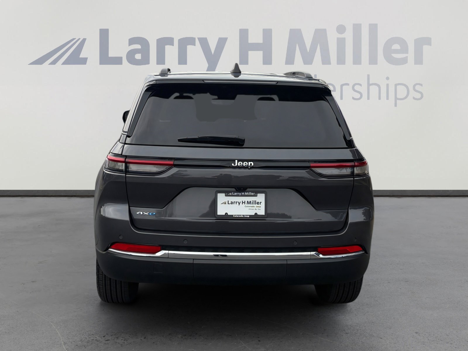 Used 2024 Jeep Grand Cherokee Limited 4xe w/ Trailer Tow Package AWD/4WD image 4