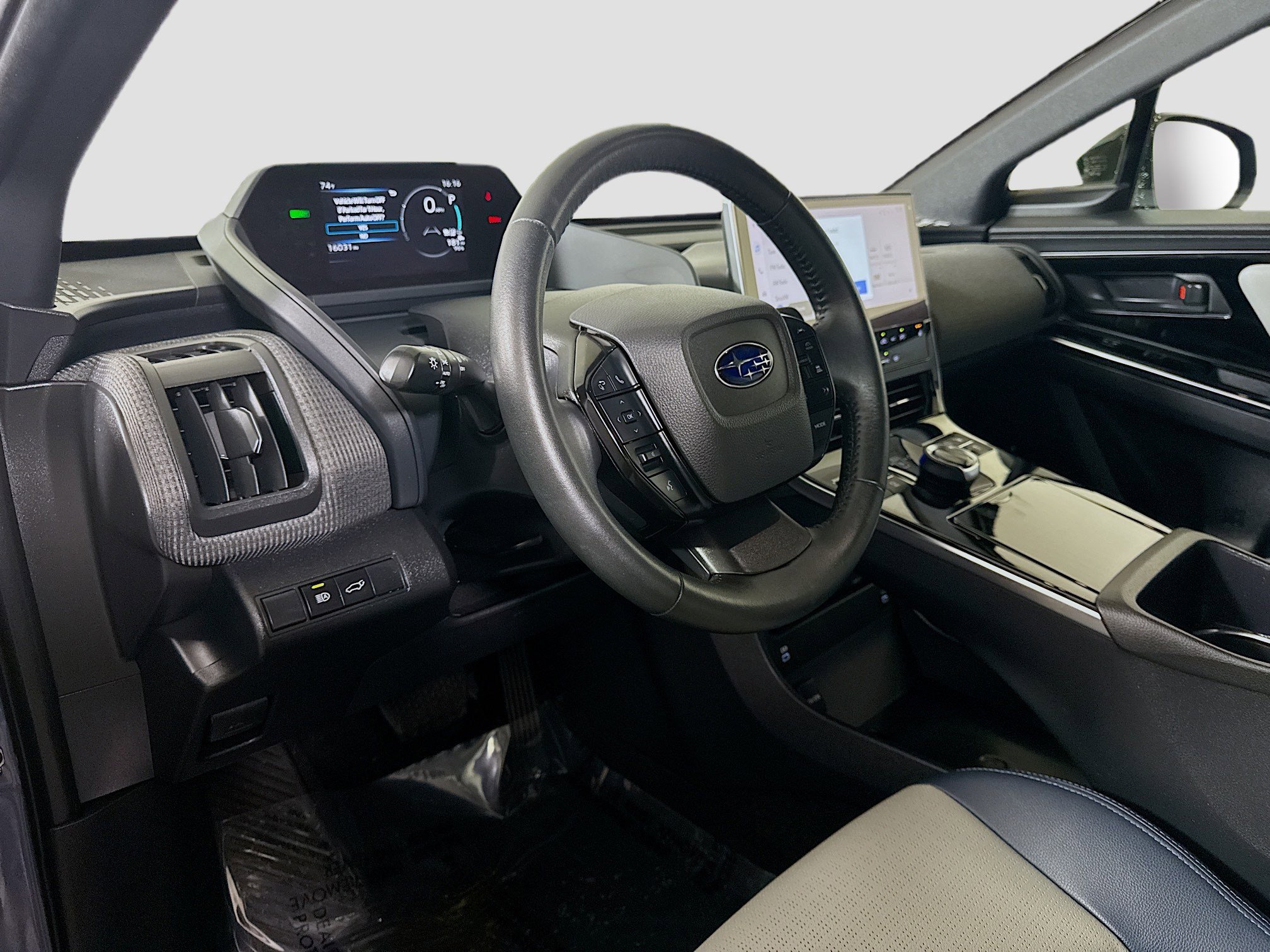 Used 2023 Subaru Solterra Limited image 23