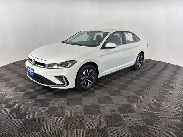 Used 2025 Volkswagen Jetta S image 4