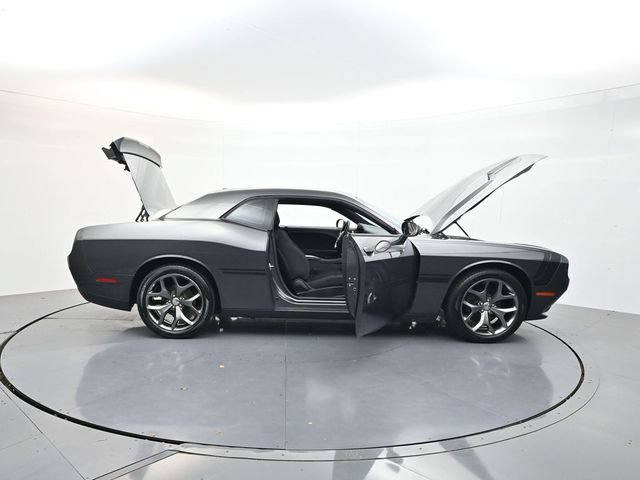 Used 2016 Dodge Challenger SXT w/ Driver Convenience Group RWD image 43