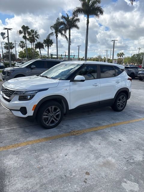 Certified 2023 Kia Seltos LX image 4