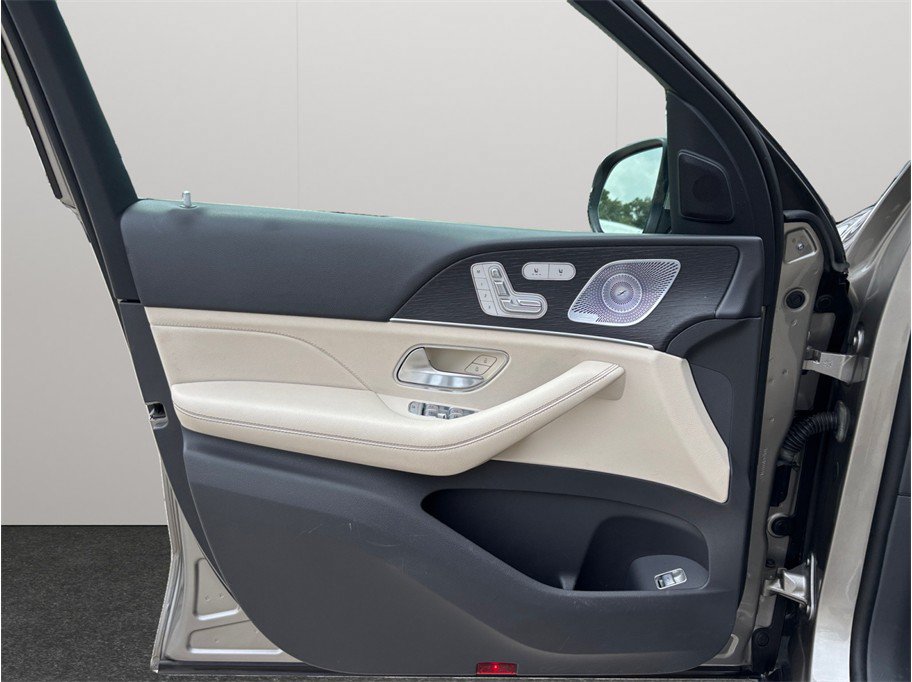 Used 2020 Mercedes-Benz GLS 450 4MATIC image 25