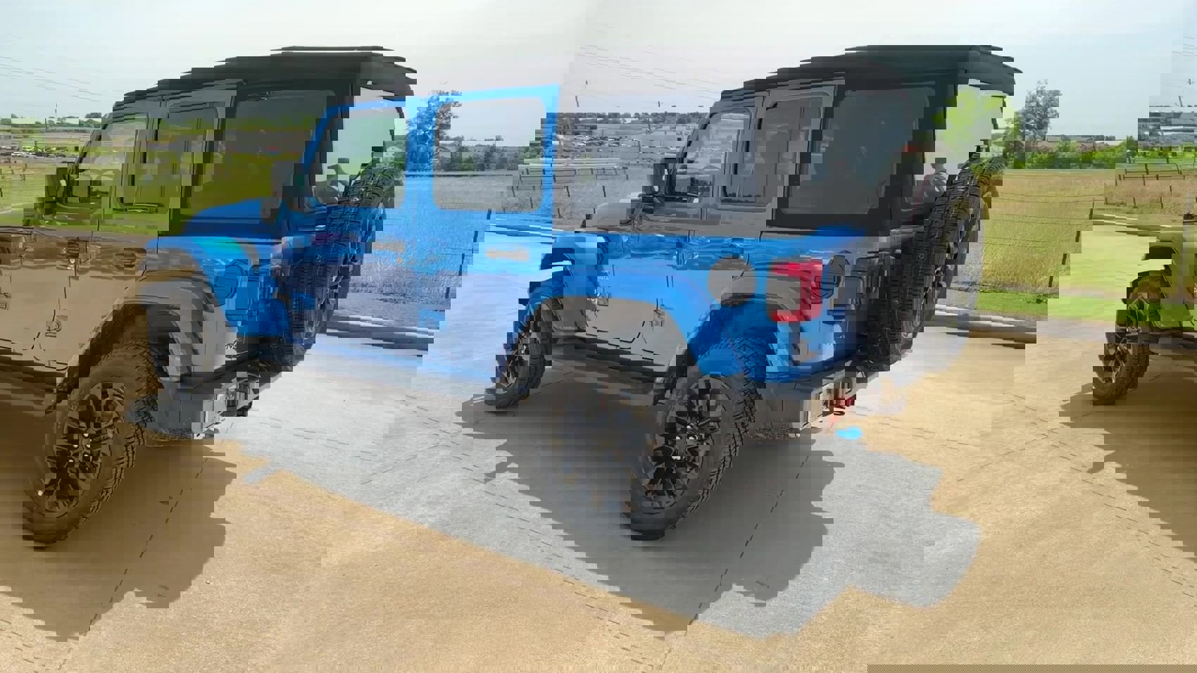 New 2023 Jeep Wrangler Sahara w/ Cold Weather Group image 6