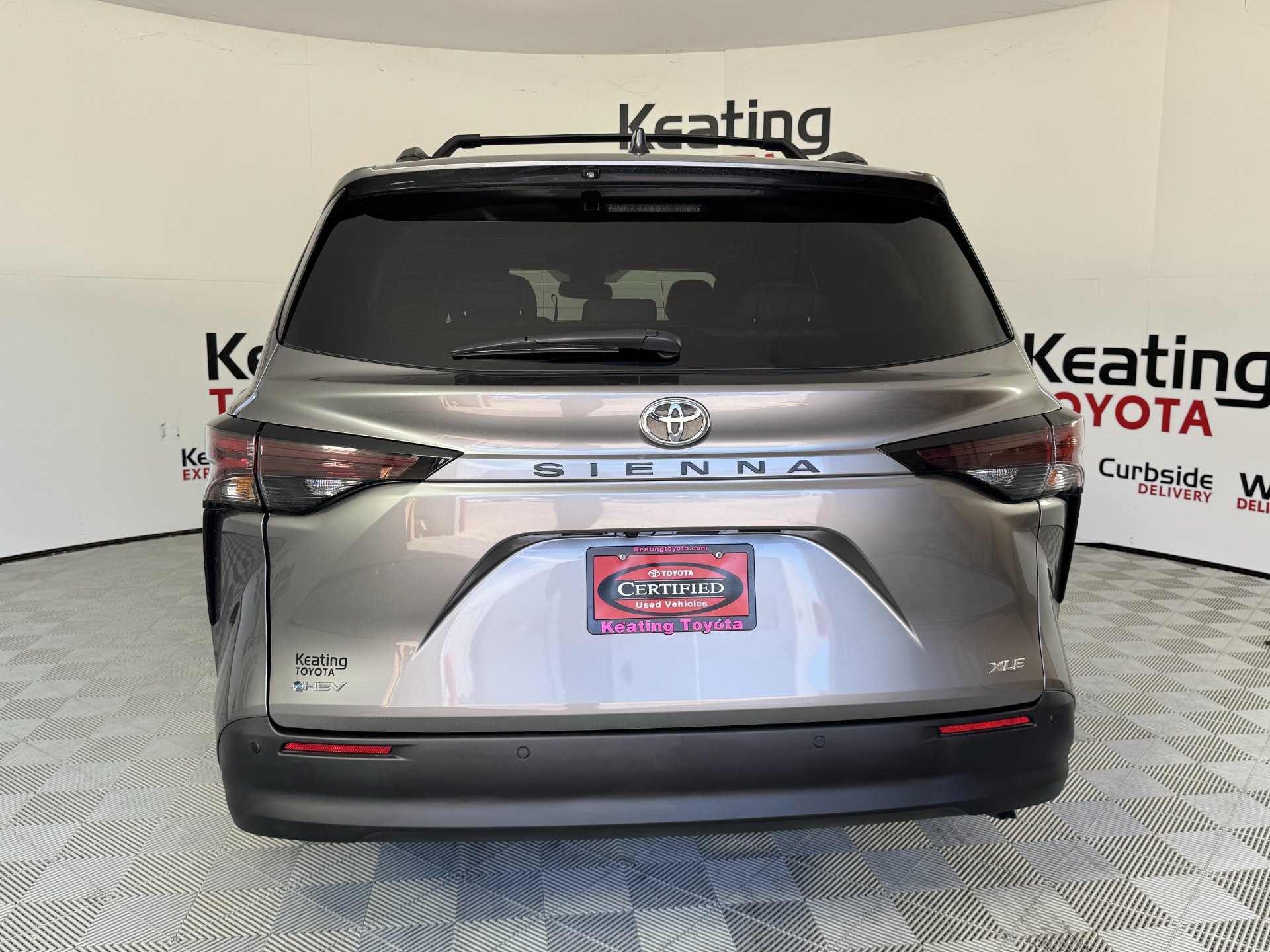 Certified 2026 Toyota Sienna XLE FWD image 7