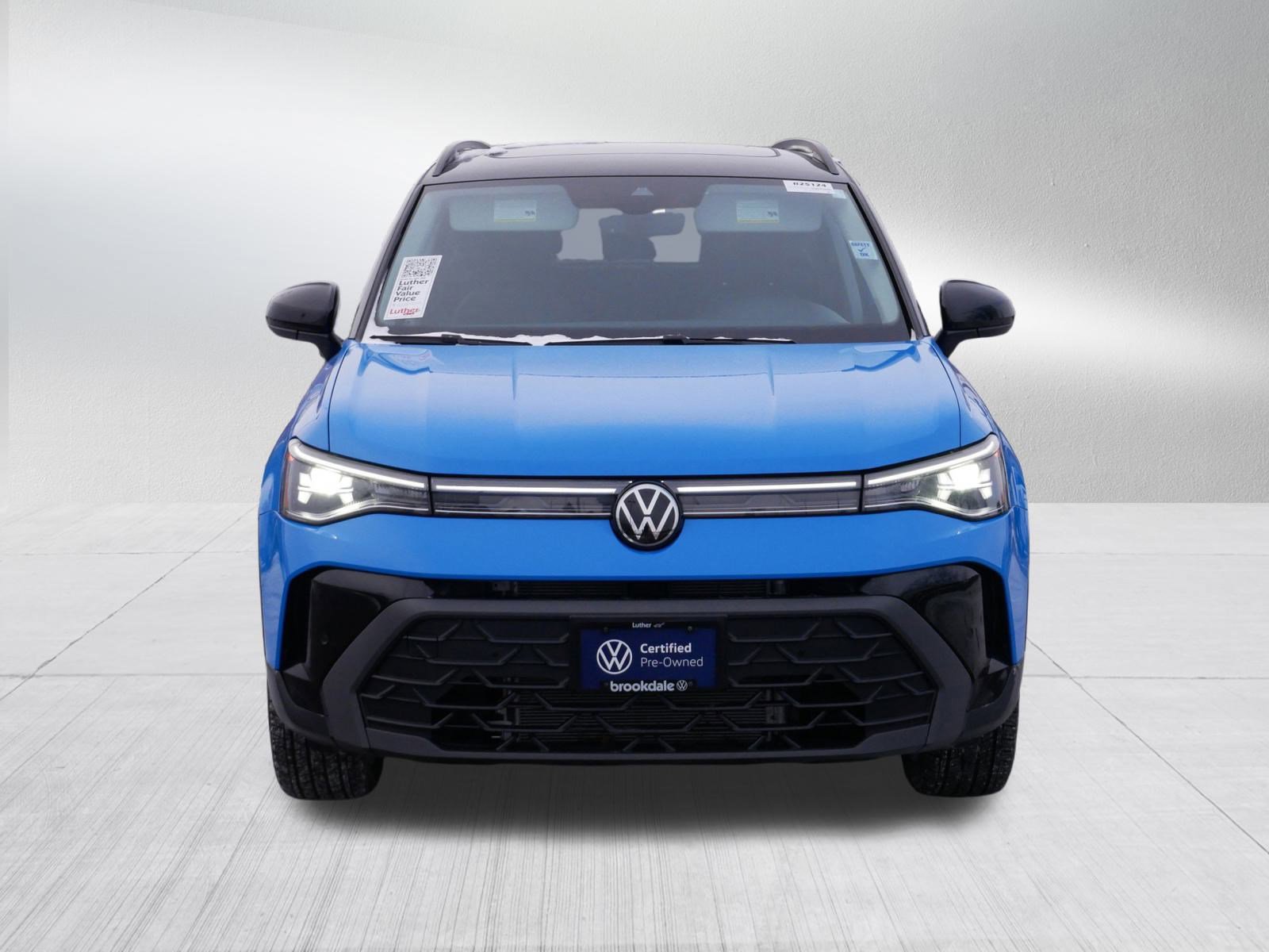 Certified 2025 Volkswagen Taos SE image 2