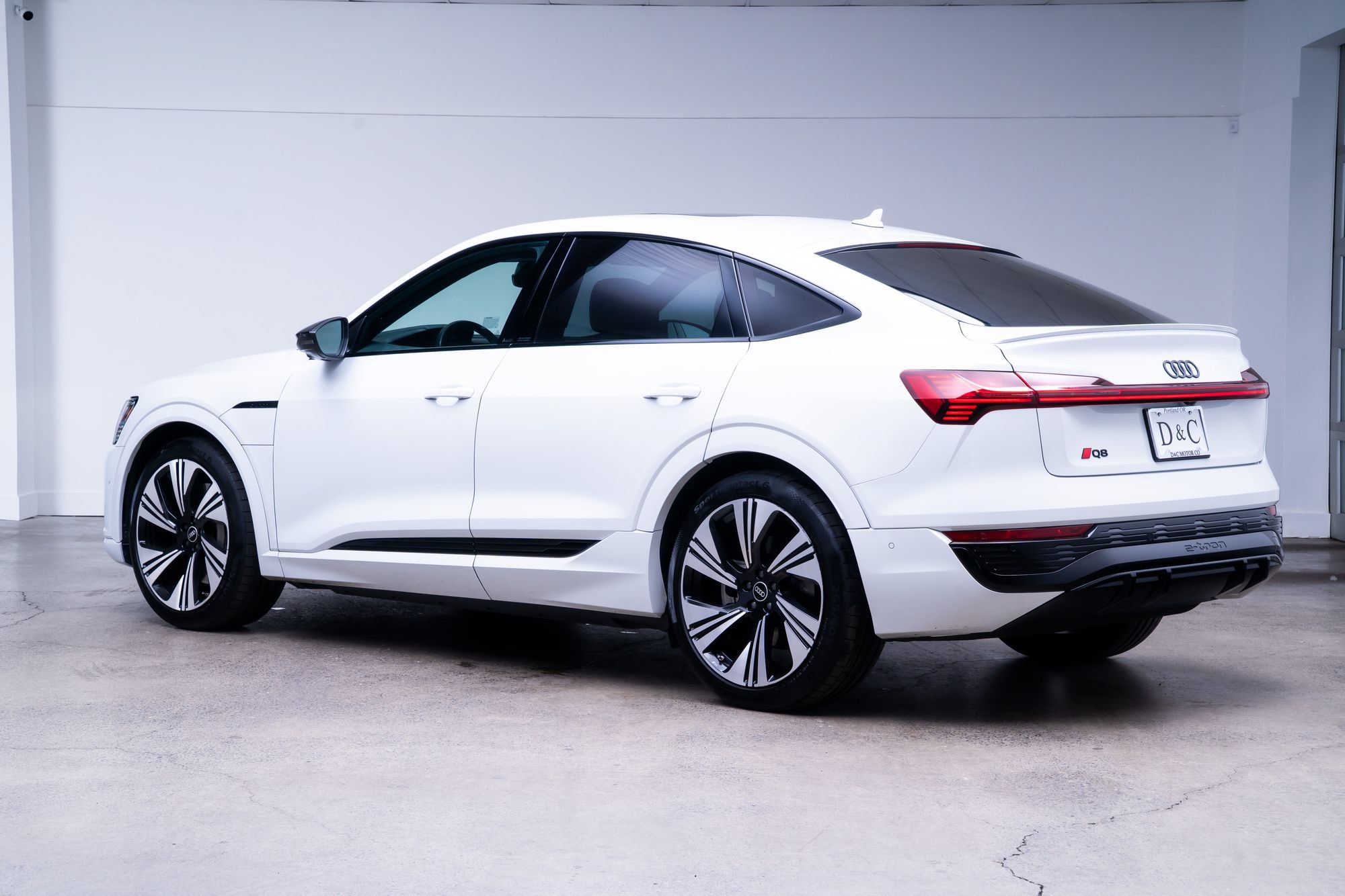 Used 2024 Audi Q8 e-tron Prestige w/ Prestige Package AWD/4WD image 4