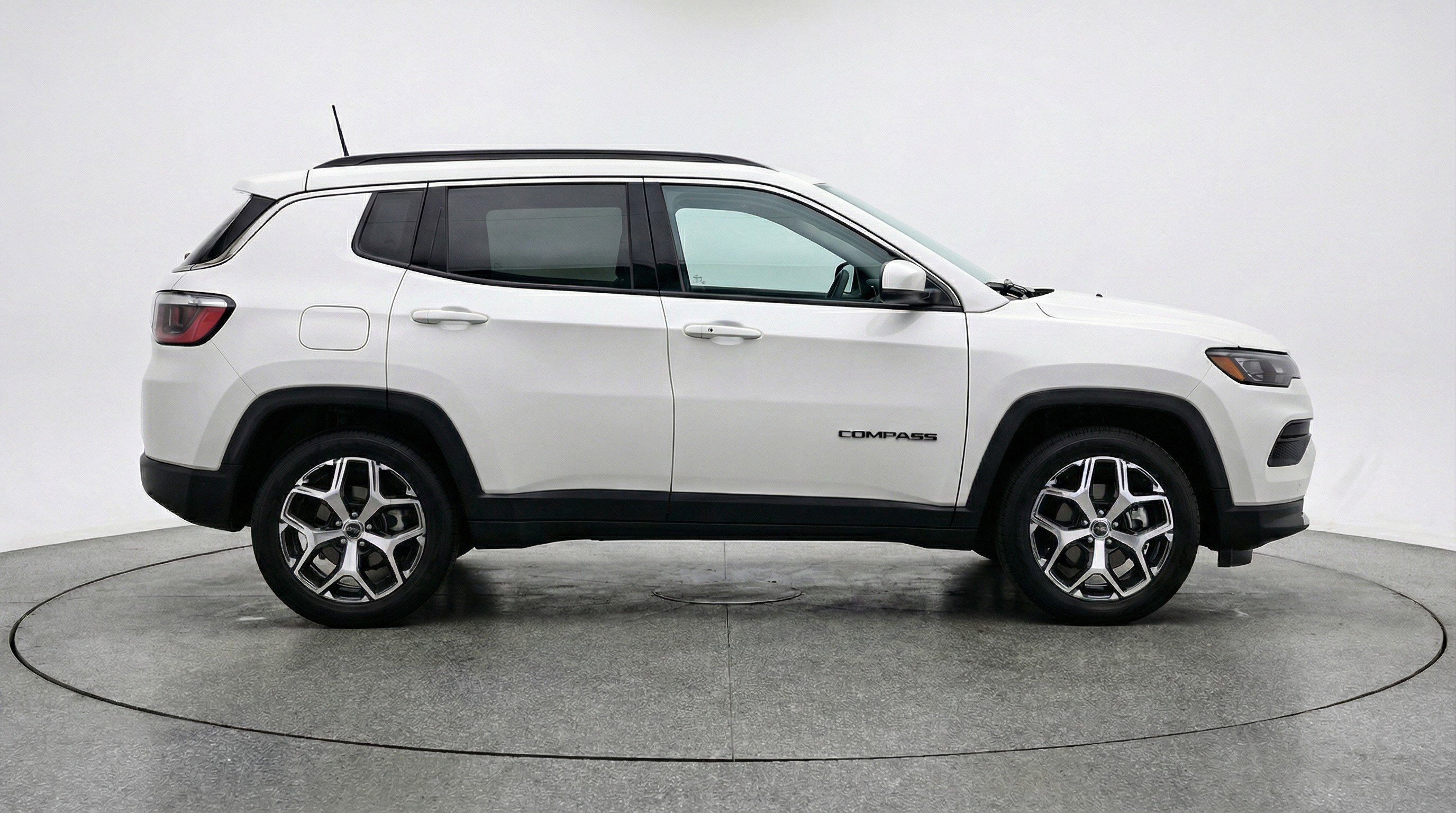Used 2025 Jeep Compass Limited image 11