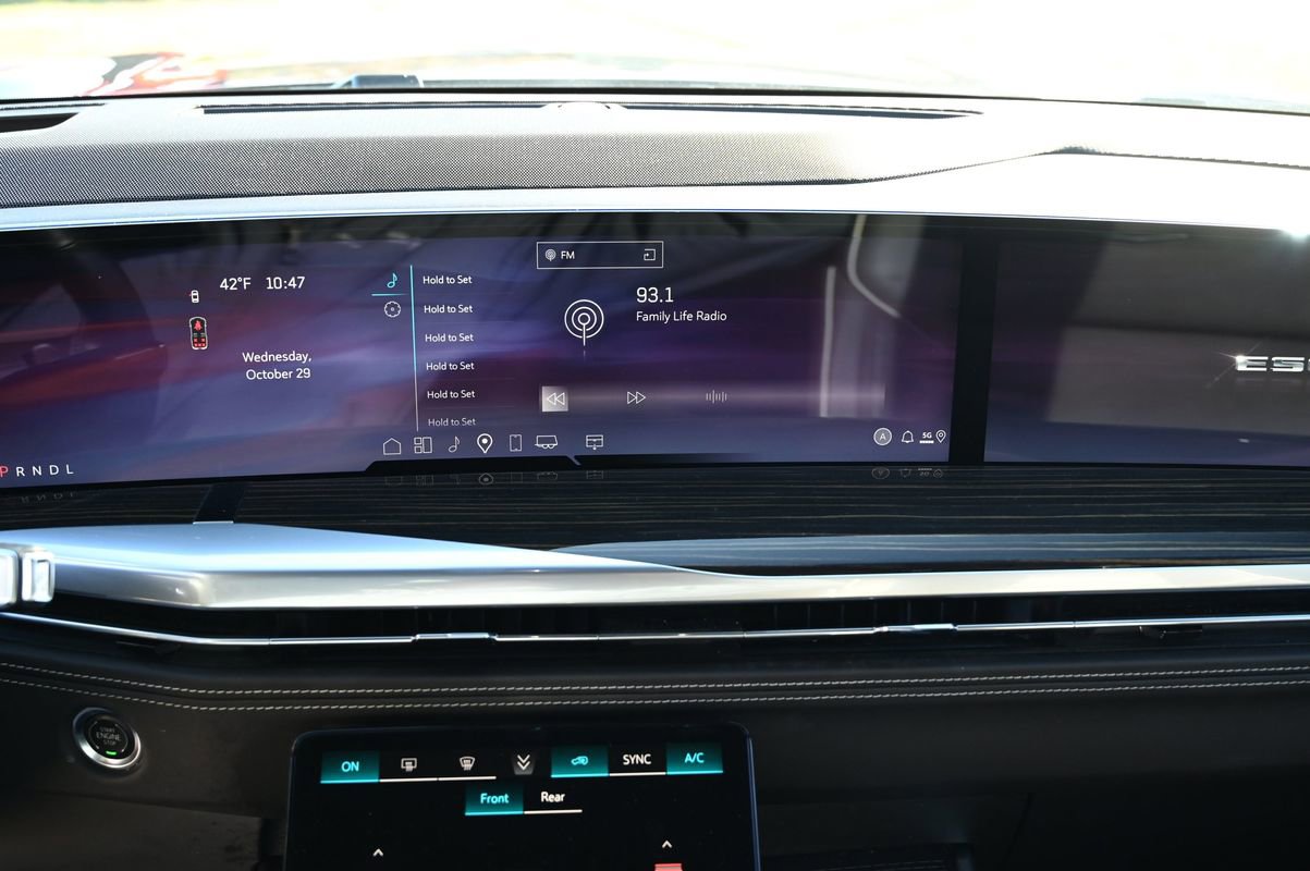 Used 2025 Cadillac Escalade Premium Luxury w/ LPO, Floor Liner Package image 27