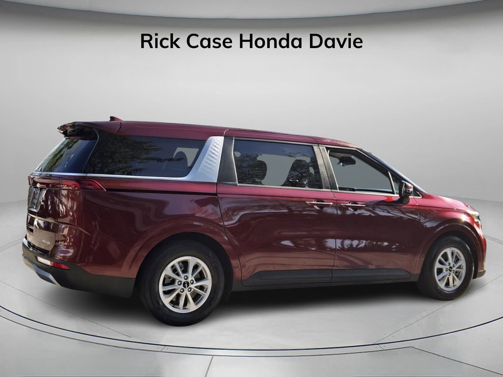 Used 2024 Kia Carnival LX image 6