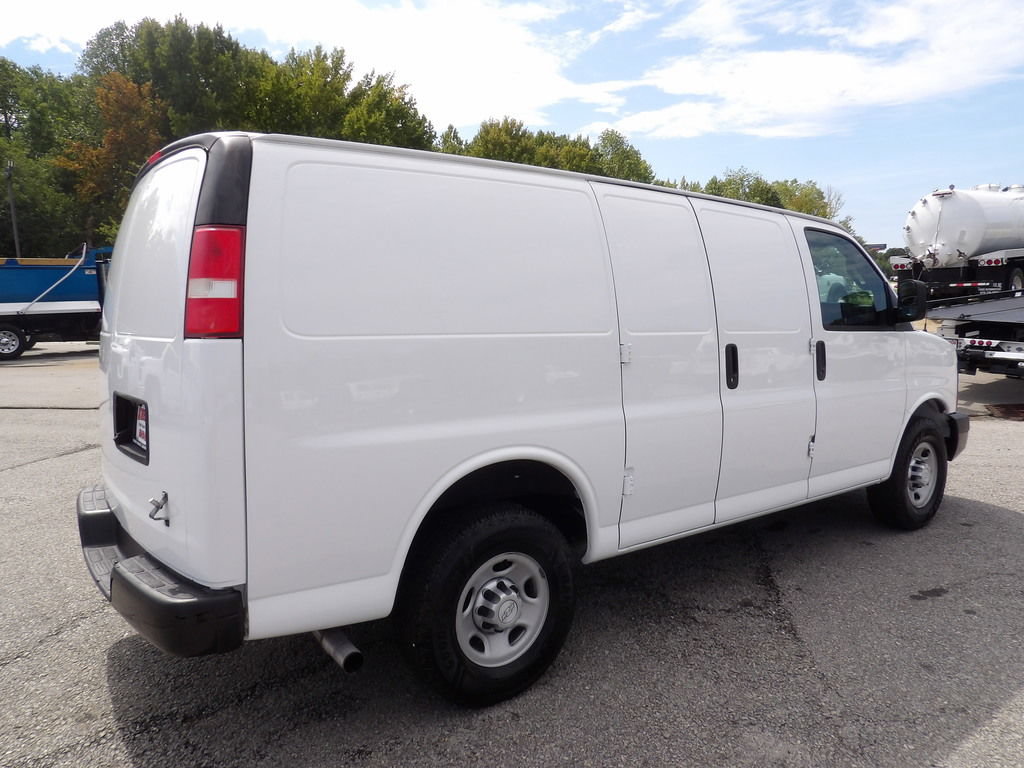 Used 2016 Chevrolet Express 2500 RWD image 8