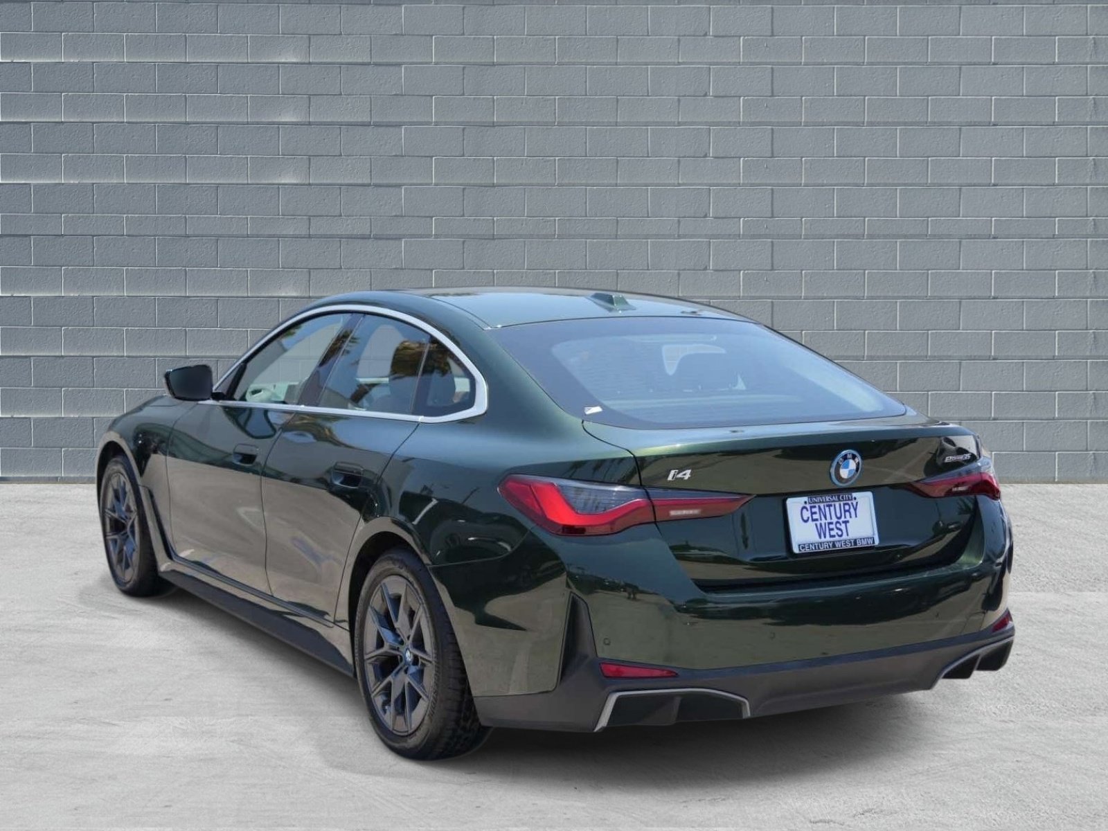Used 2023 BMW i4 eDrive35 w/ Premium Package RWD image 3