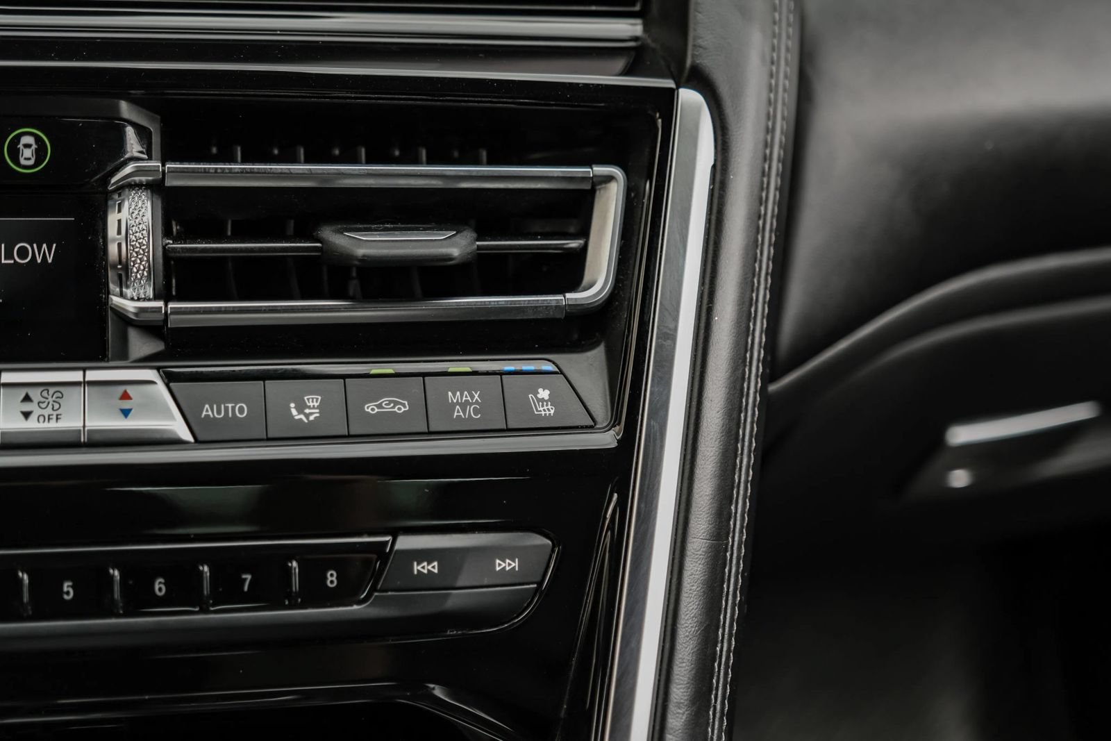 Used 2022 BMW M8 Gran Coupe xDrive Competition w/ M Carbon Exterior Package AWD/4WD image 29