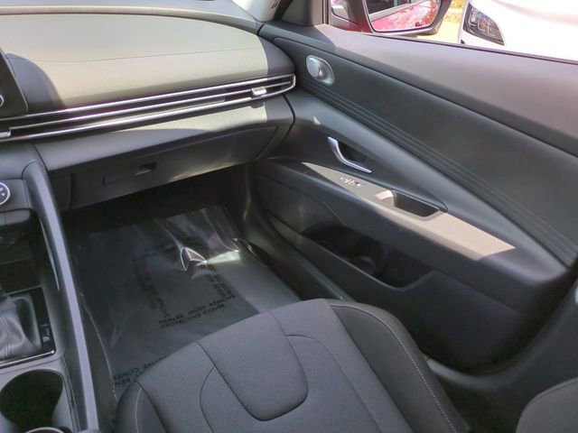 Certified 2025 Hyundai Elantra SE image 16