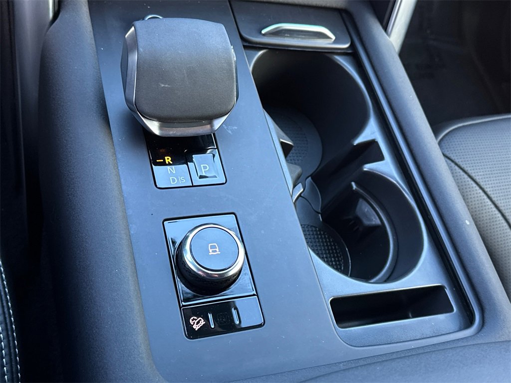 Used 2023 Land Rover Discovery Metropolitan Edition image 27