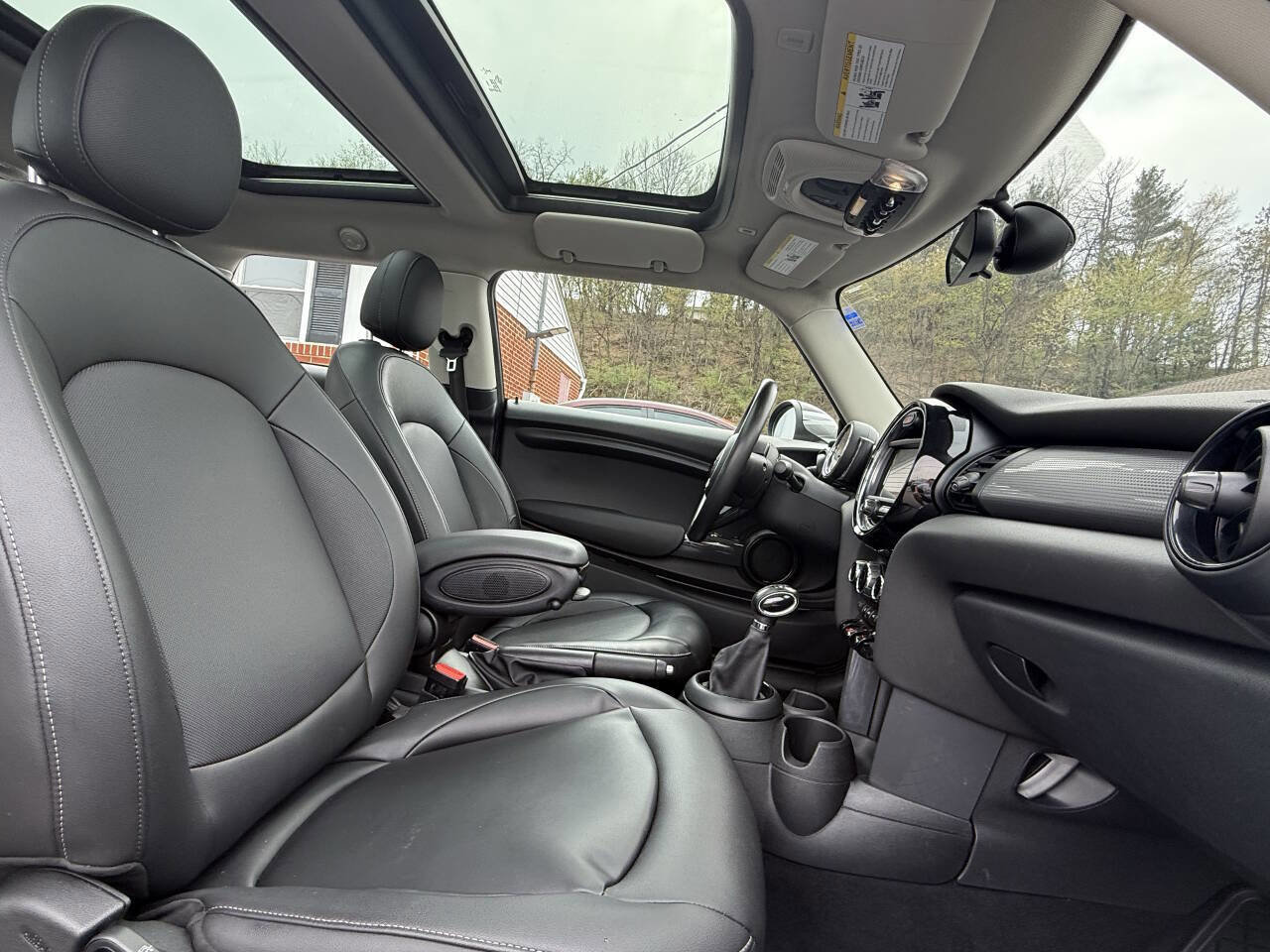 Used 2019 MINI Cooper 2-Door Hardtop w/ Signature Upholstery Package image 19