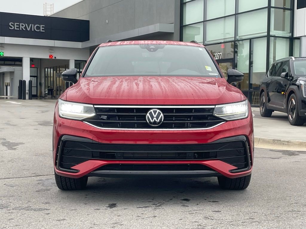 Used 2024 Volkswagen Tiguan SE R-Line image 2