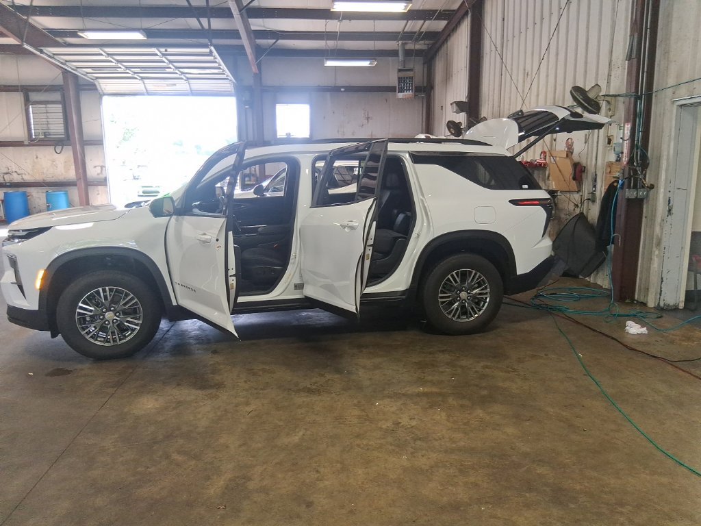 Used 2024 Chevrolet Traverse LT FWD image 17