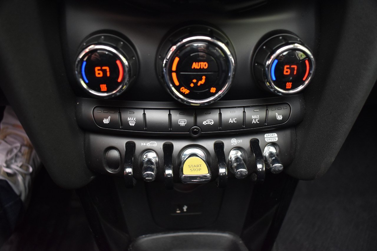 Used 2024 MINI Cooper SE FWD image 30