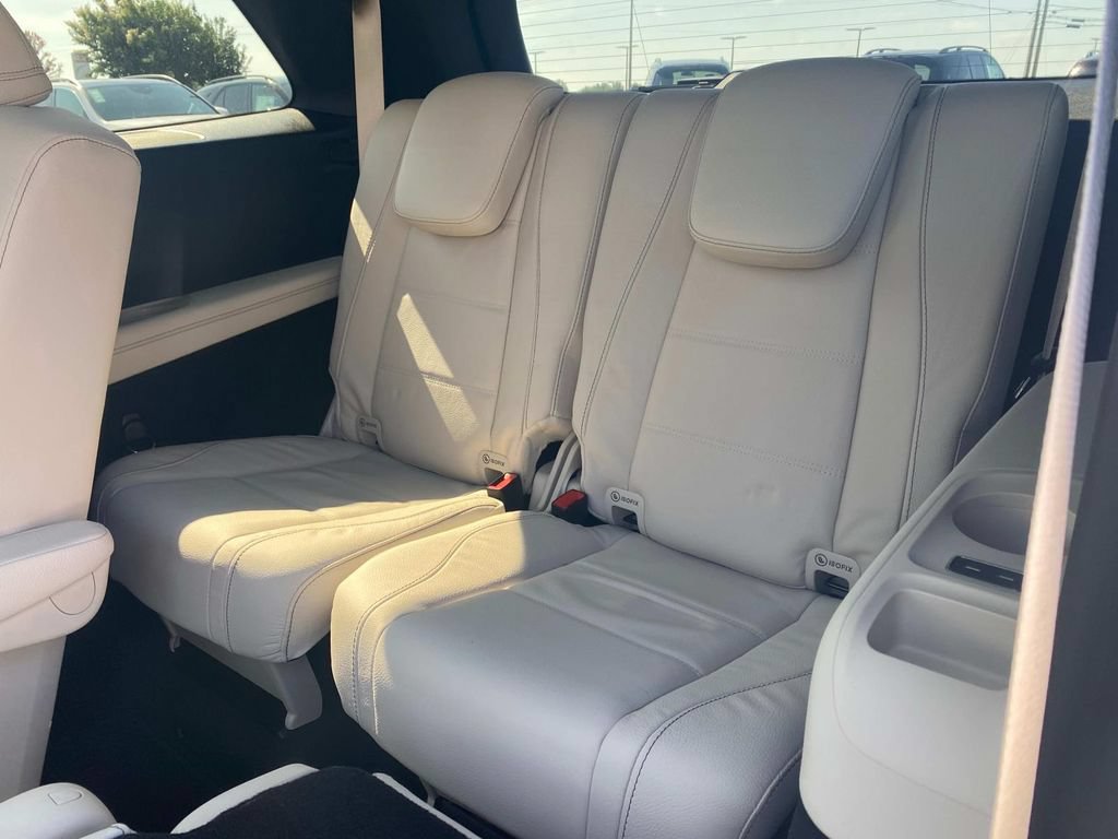 Used 2025 Mercedes-Benz GLS 580 4MATIC image 26