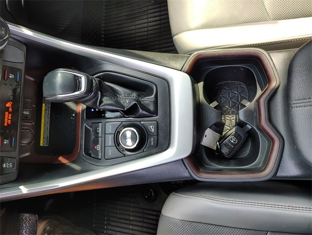 Used 2019 Toyota RAV4 Limited image 24