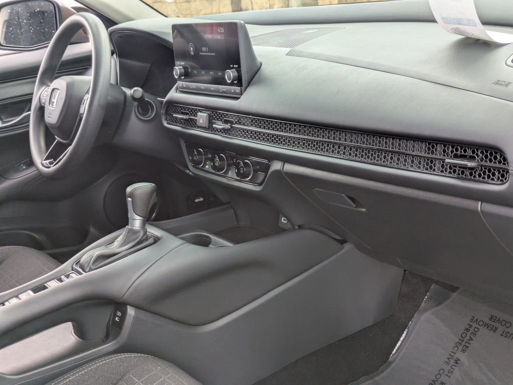 Used 2025 Honda HR-V LX image 31