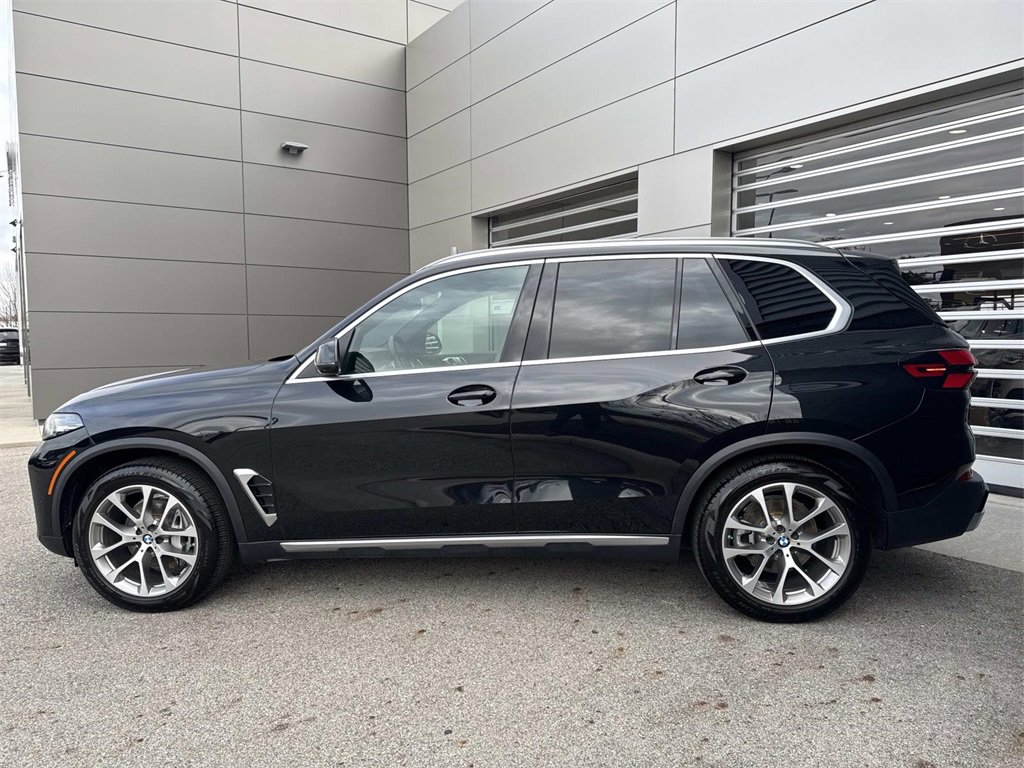 Used 2024 BMW X5 xDrive40i w/ Parking Assistance Package image 4