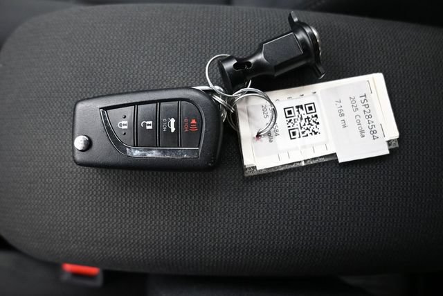 Used 2025 Toyota Corolla LE FWD image 9