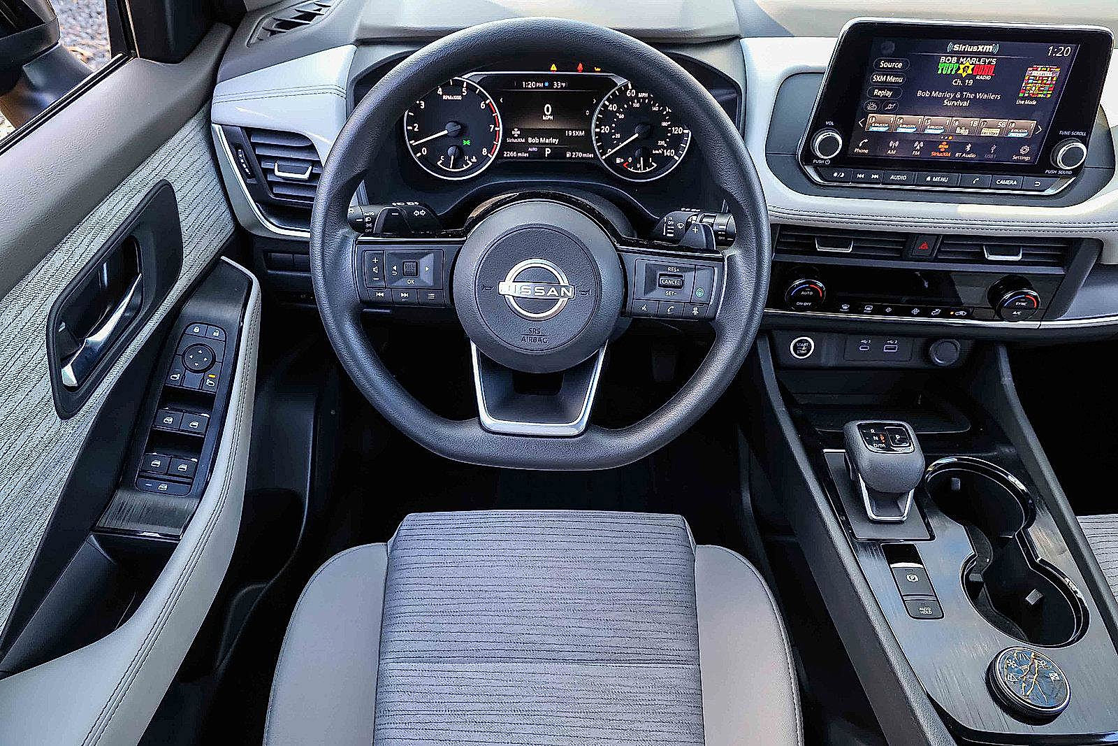 Used 2023 Nissan Rogue SV image 18