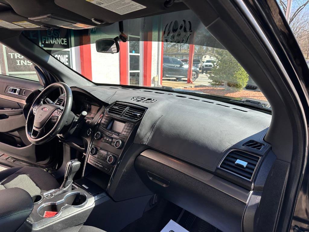 Used 2018 Ford Explorer XLT FWD image 25