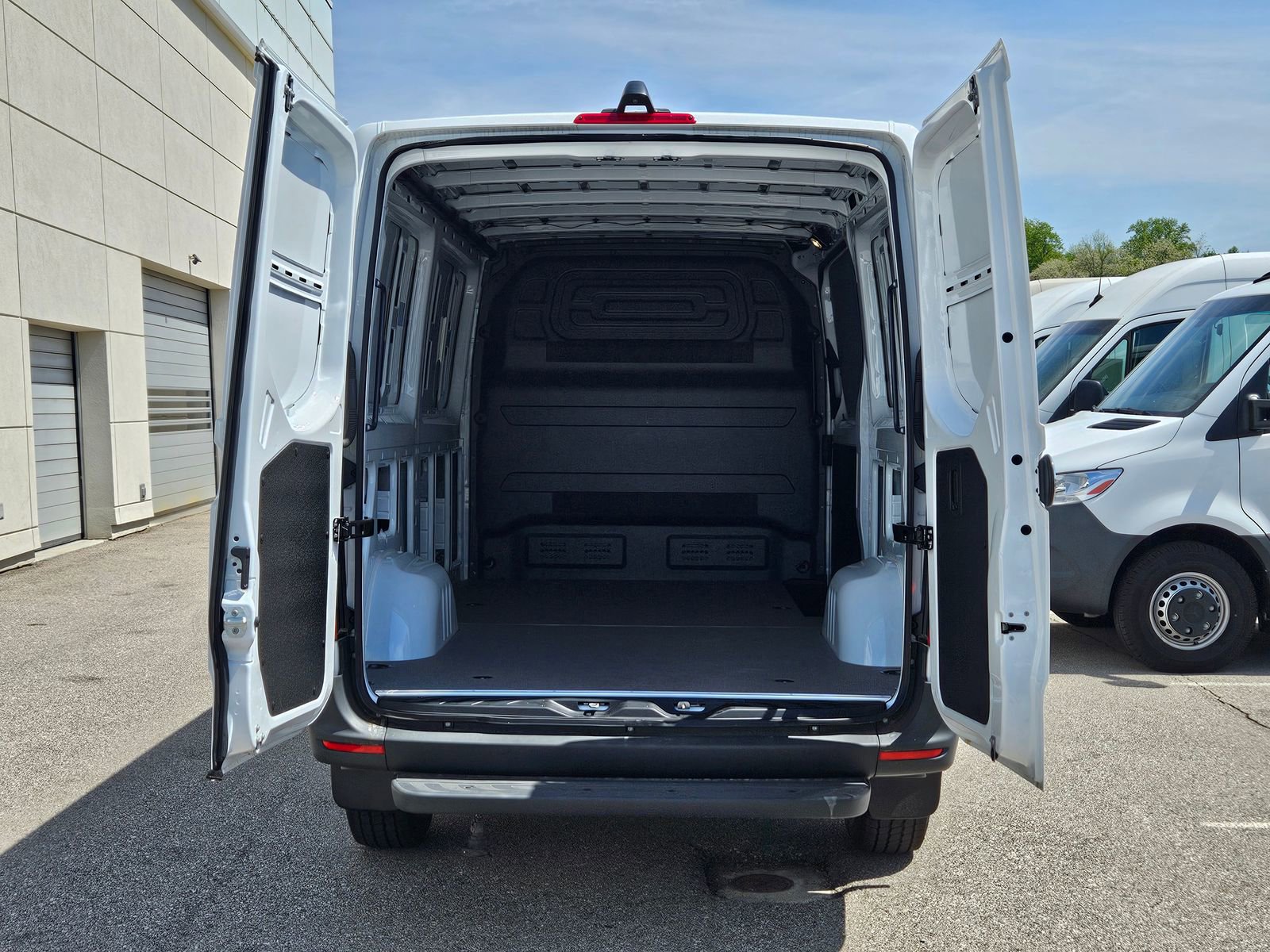 New 2025 Mercedes-Benz eSprinter 144 Cargo image 33